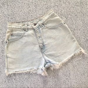 Vintage Levi’s High Rise Light Wash Jean Shorts